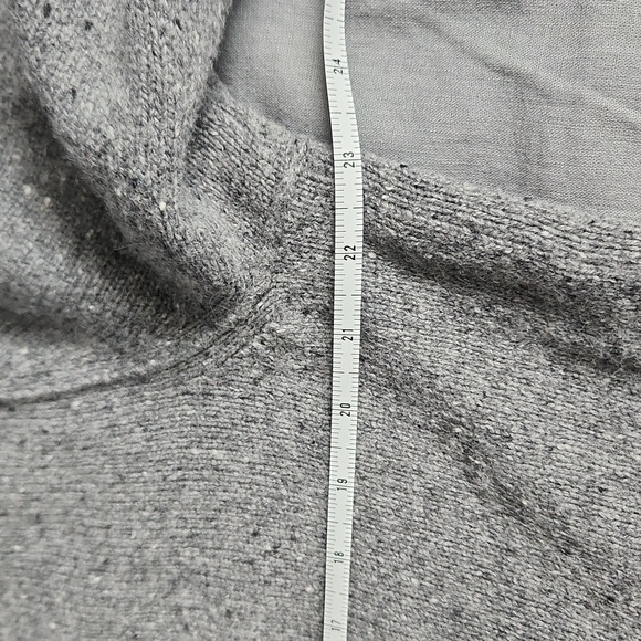 Banana republic L sweater - Picture 7 of 9